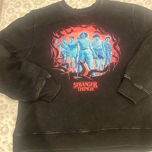 Stranger Things Children’s Size XL Sweatshirt - Picture 2 of 7